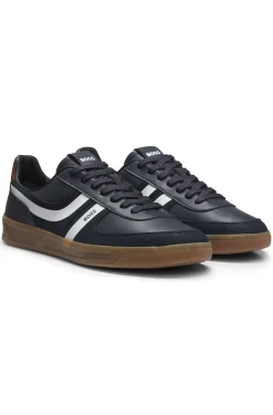 Low-top trainers with a contrast gum sole