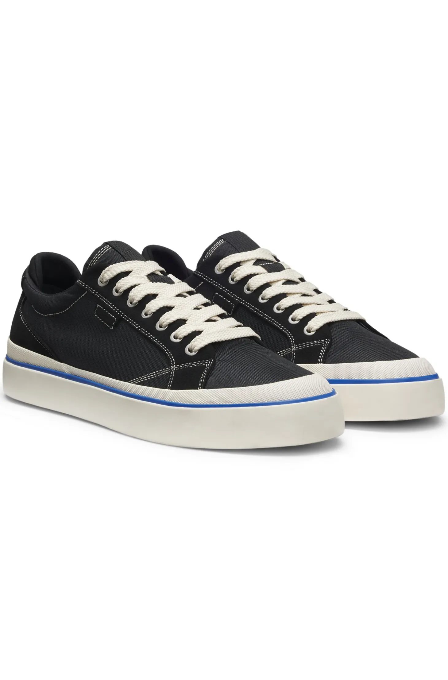 Low-top trainers with blue-line outsole