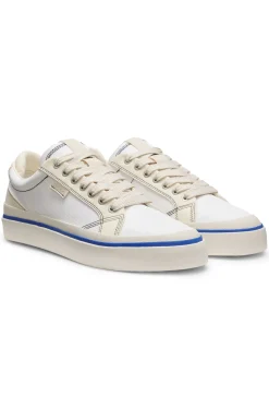 Low-top trainers with blue-line outsole