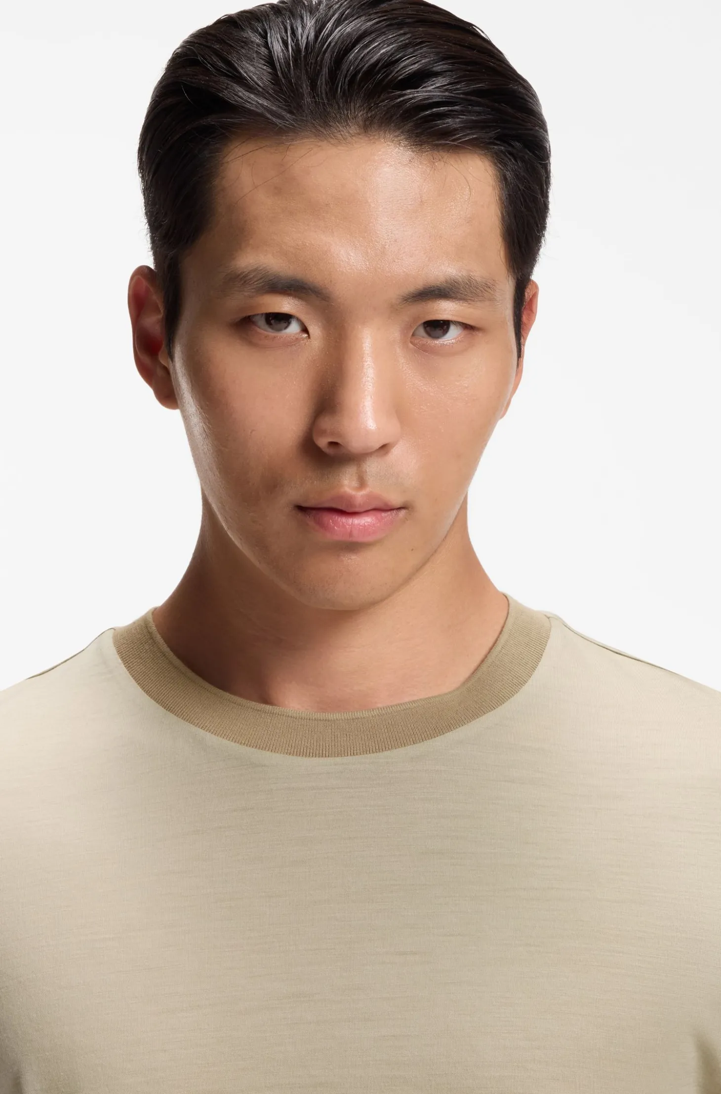 Luxe travel wool T-shirt with FK collar