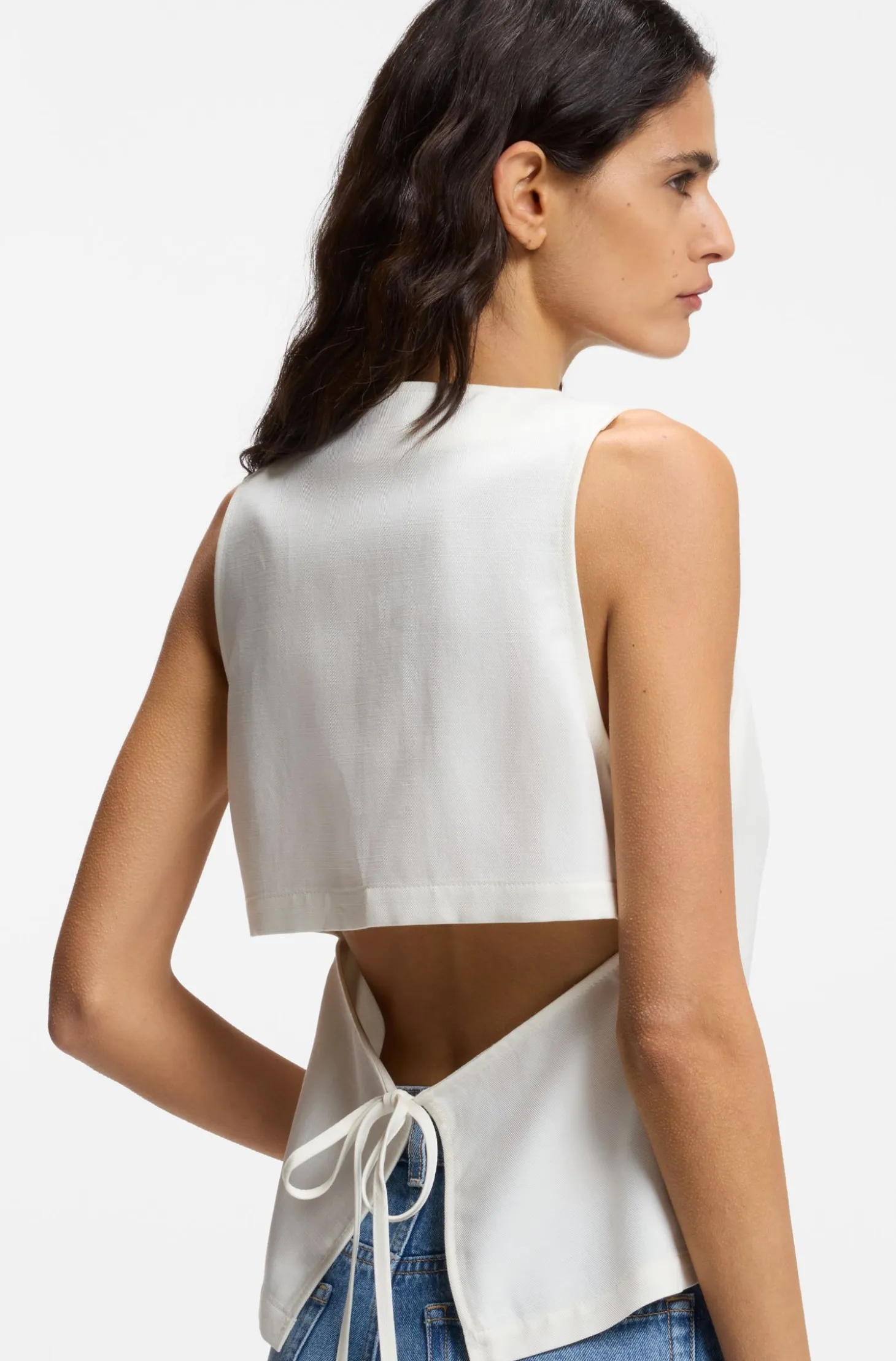 Modern-fit waistcoat with open back