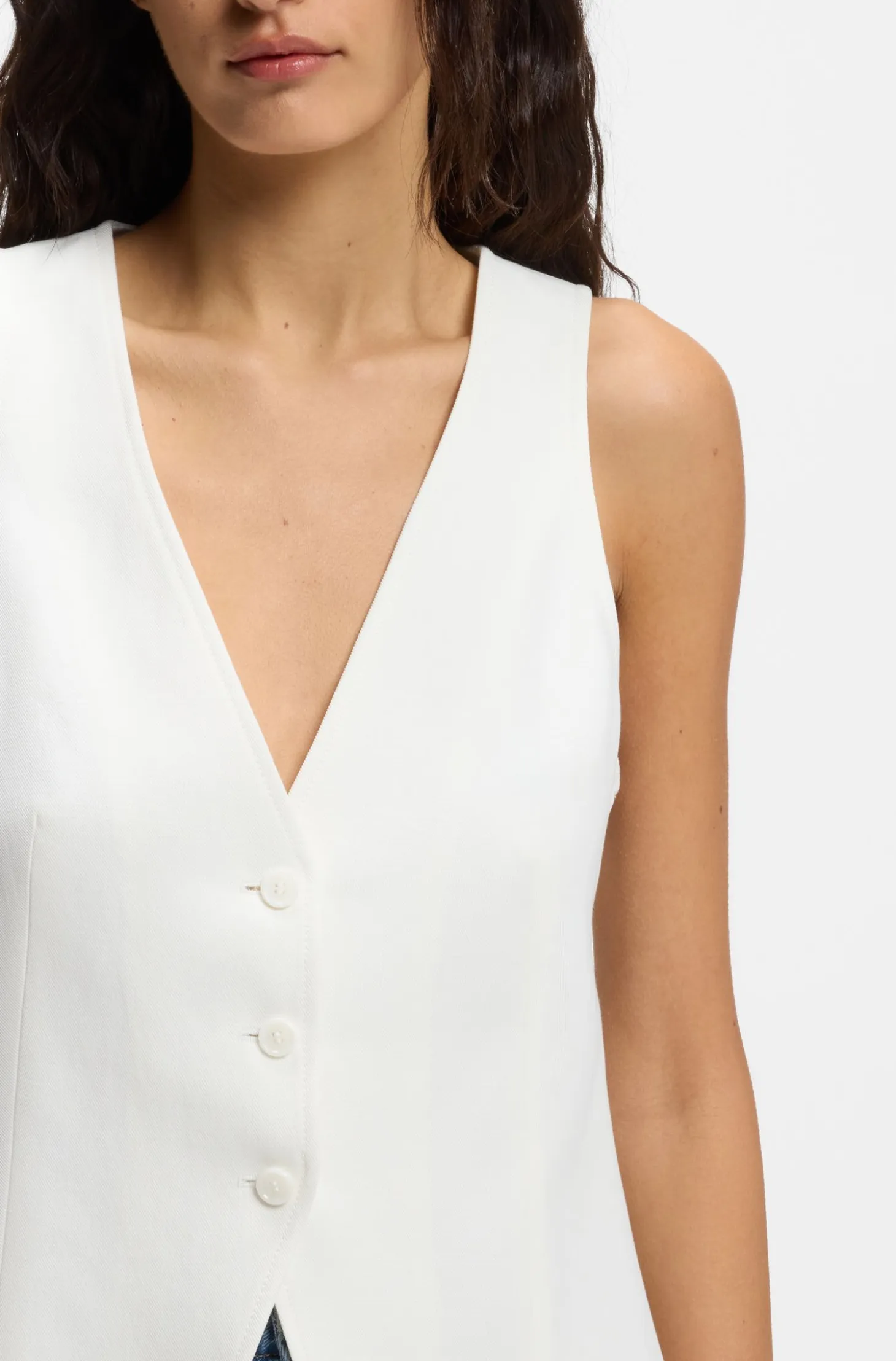 Modern-fit waistcoat with open back