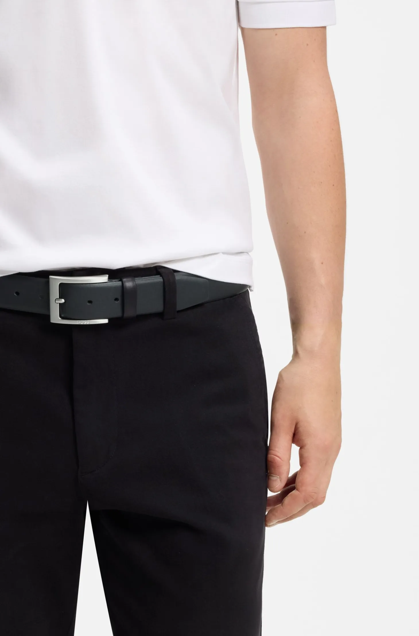 Nappa-leather belt with pin buckle