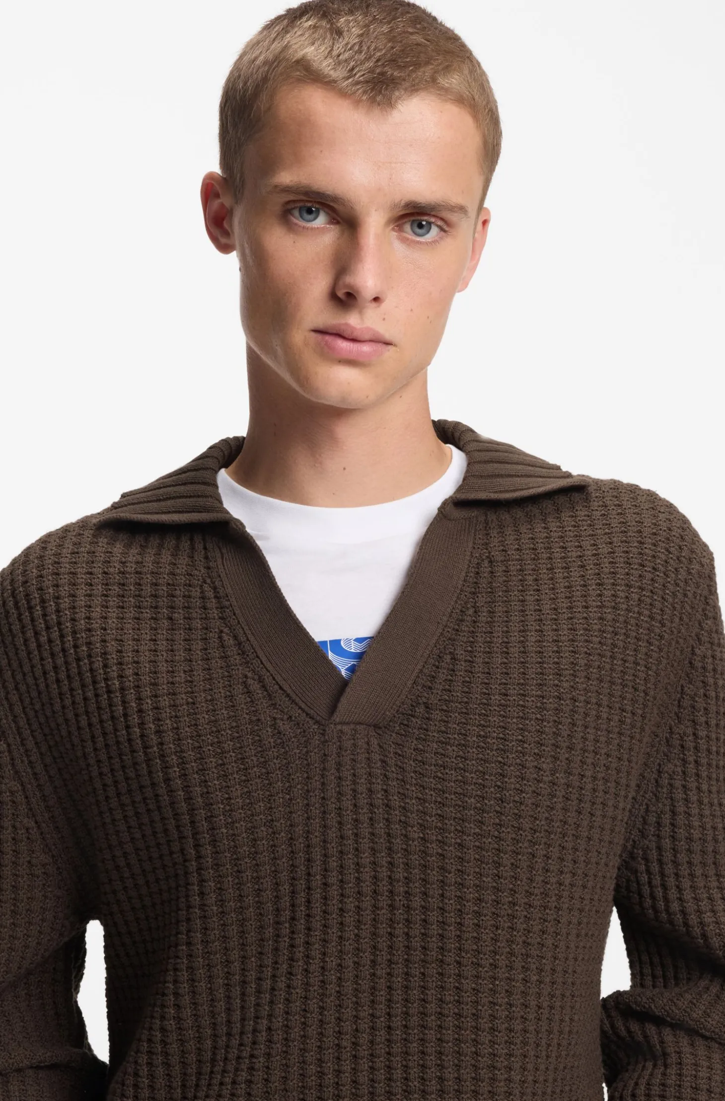 Oversized-fit waffle-structured sweater with Johnny collar