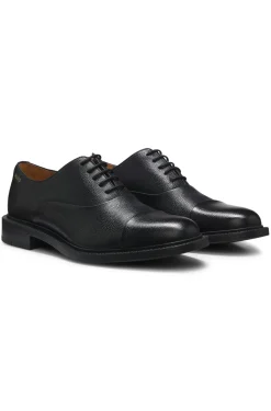 Oxford shoes in grained leather with cap toe