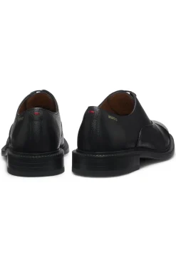 Oxford shoes in grained leather with cap toe