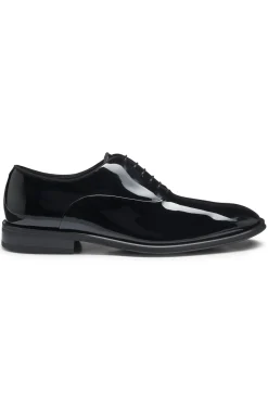 Oxford shoes in patent faux leather