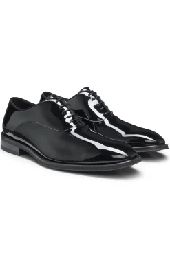 Oxford shoes in patent faux leather