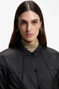 Packable jacket in lustrous water-repellent fabric