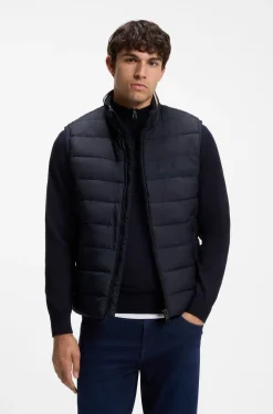 Padded gilet with a protective stand collar