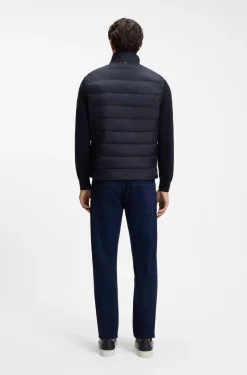 Padded gilet with a protective stand collar