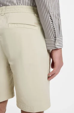 Pleated shorts with comfort waistband
