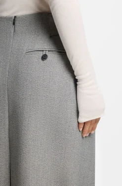 Pleat-front skirt with belt