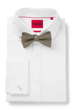 Pre-tied bow tie in a silk blend