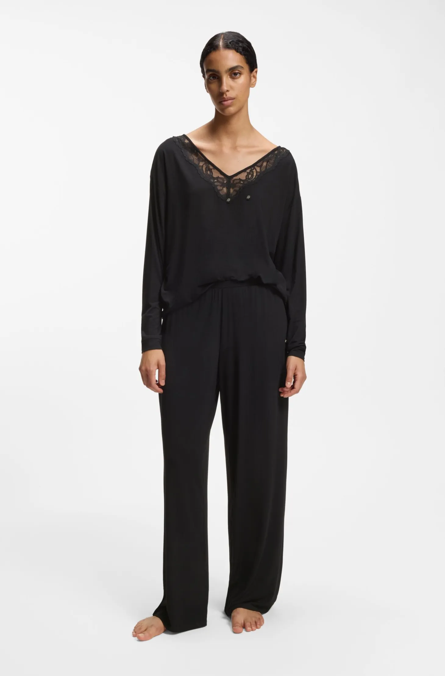 Pyjama bottoms with lace-trimmed pockets