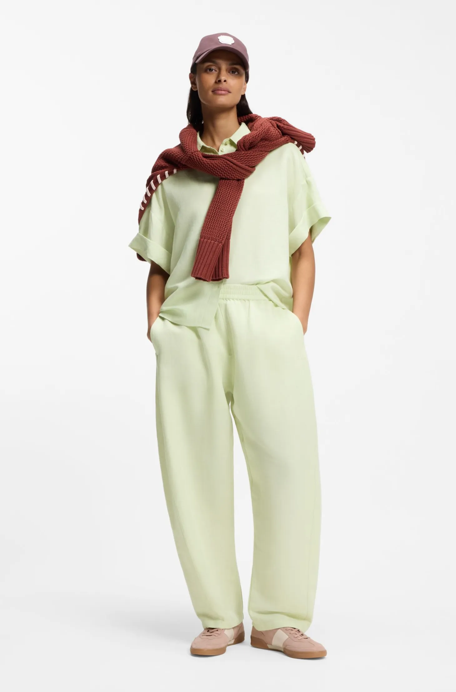 Regular-fit blouse with rolled cuffs