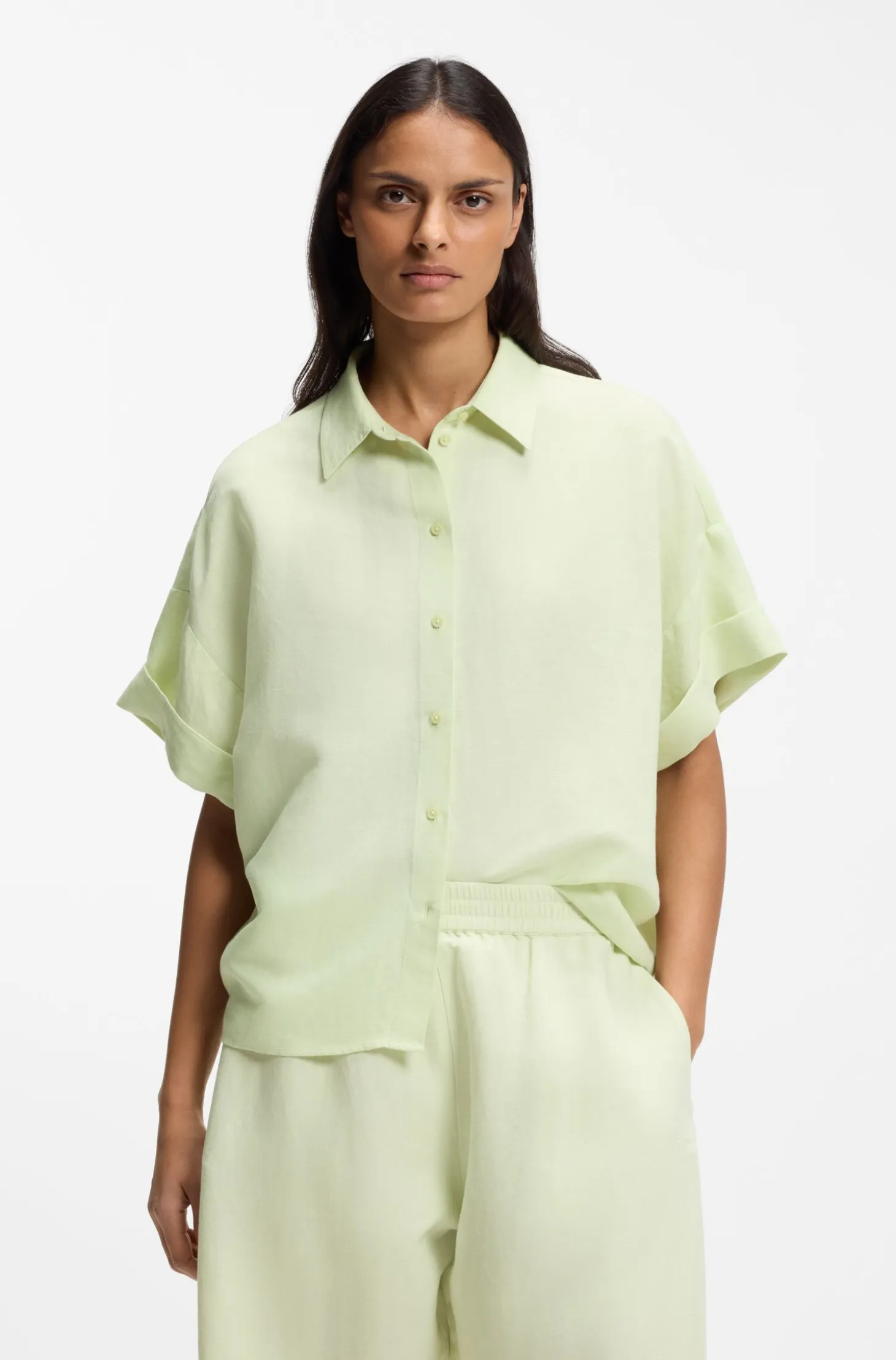 Regular-fit blouse with rolled cuffs