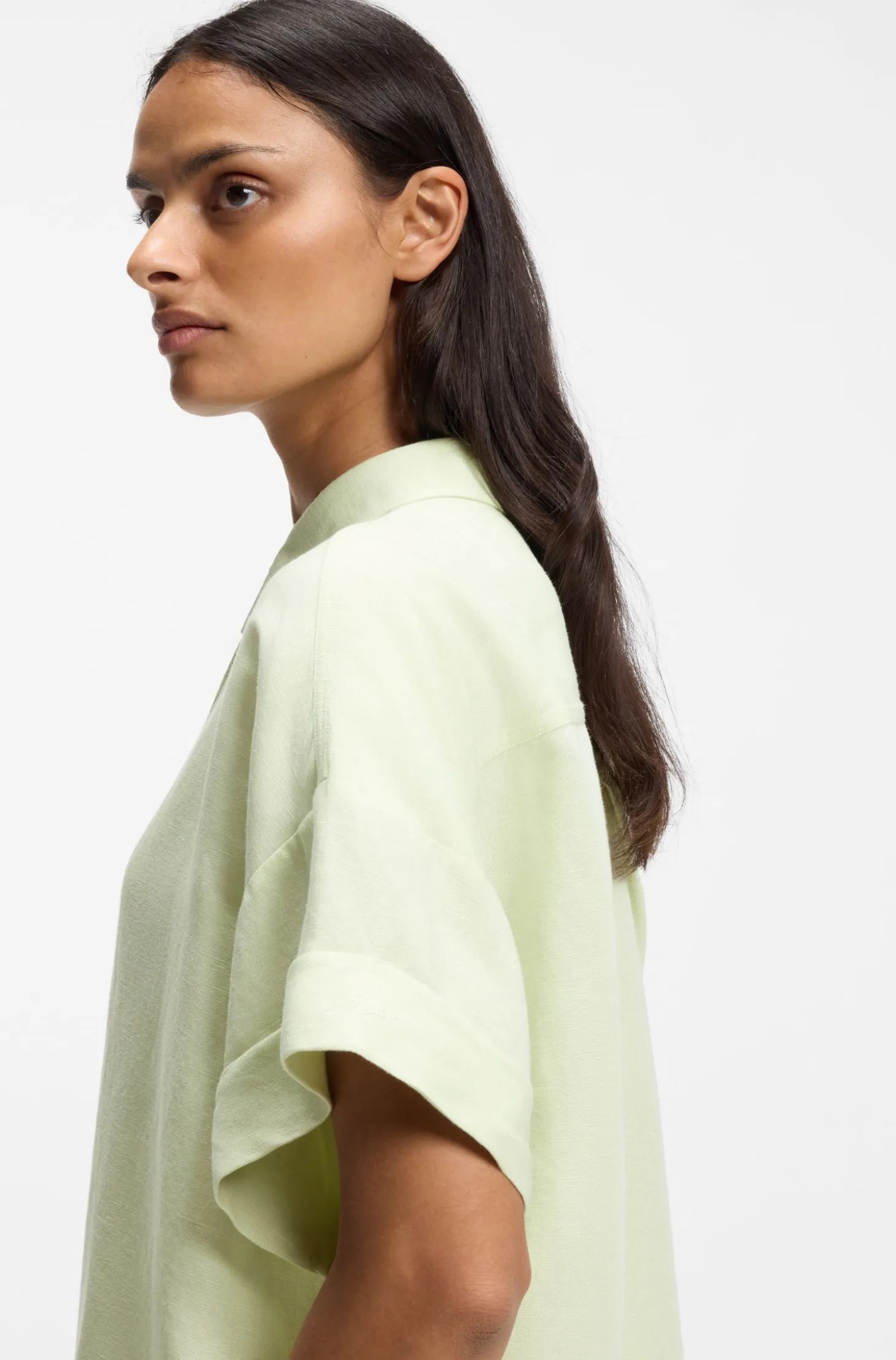 Regular-fit blouse with rolled cuffs