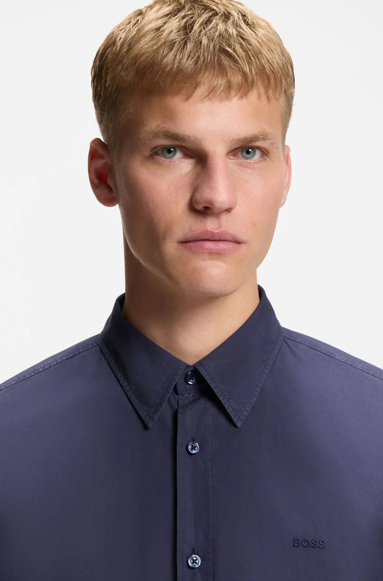 Regular-fit shirt in cotton poplin with embroidered logo