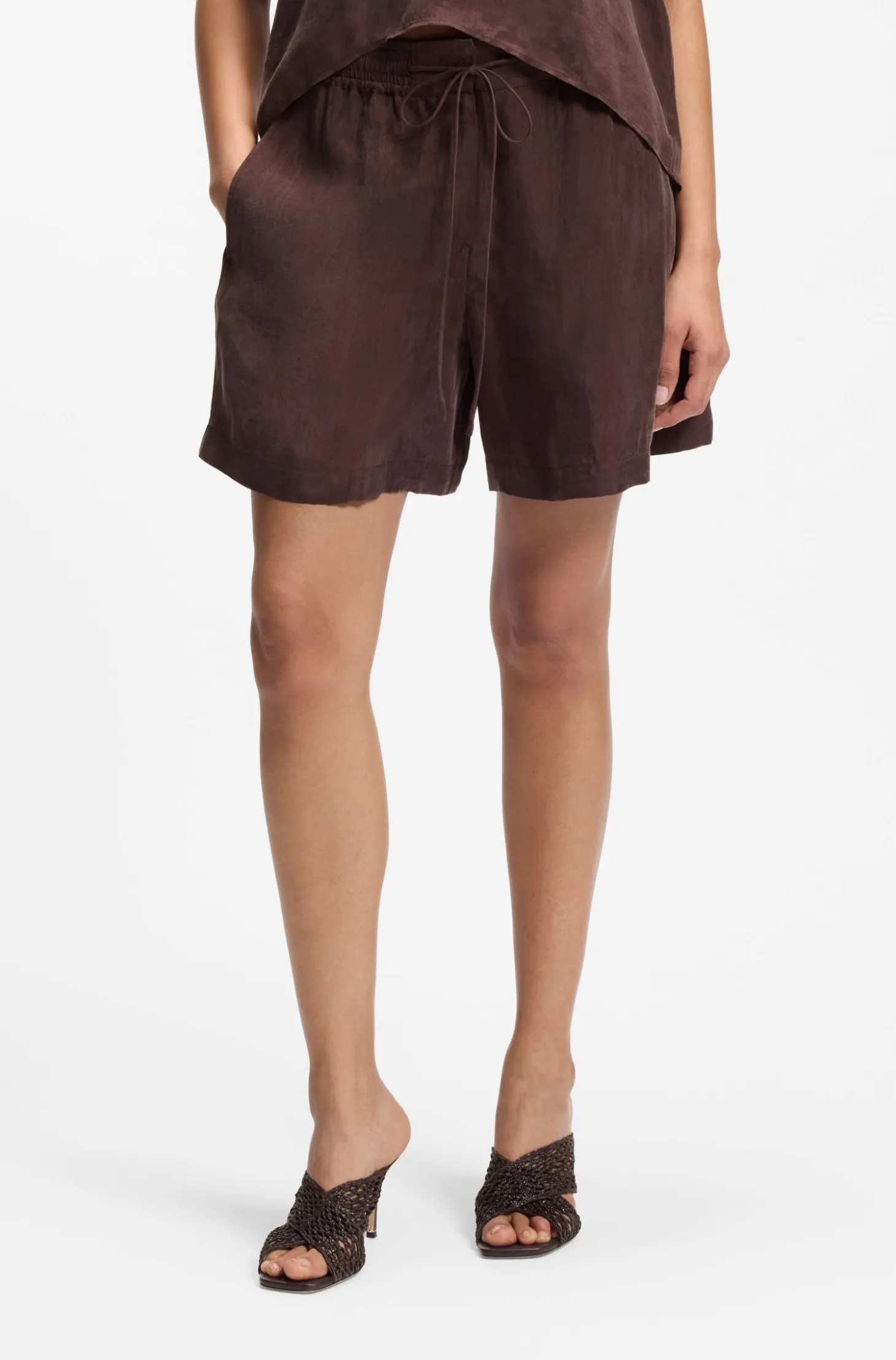 Regular-fit shorts in canvas with drawstring waist