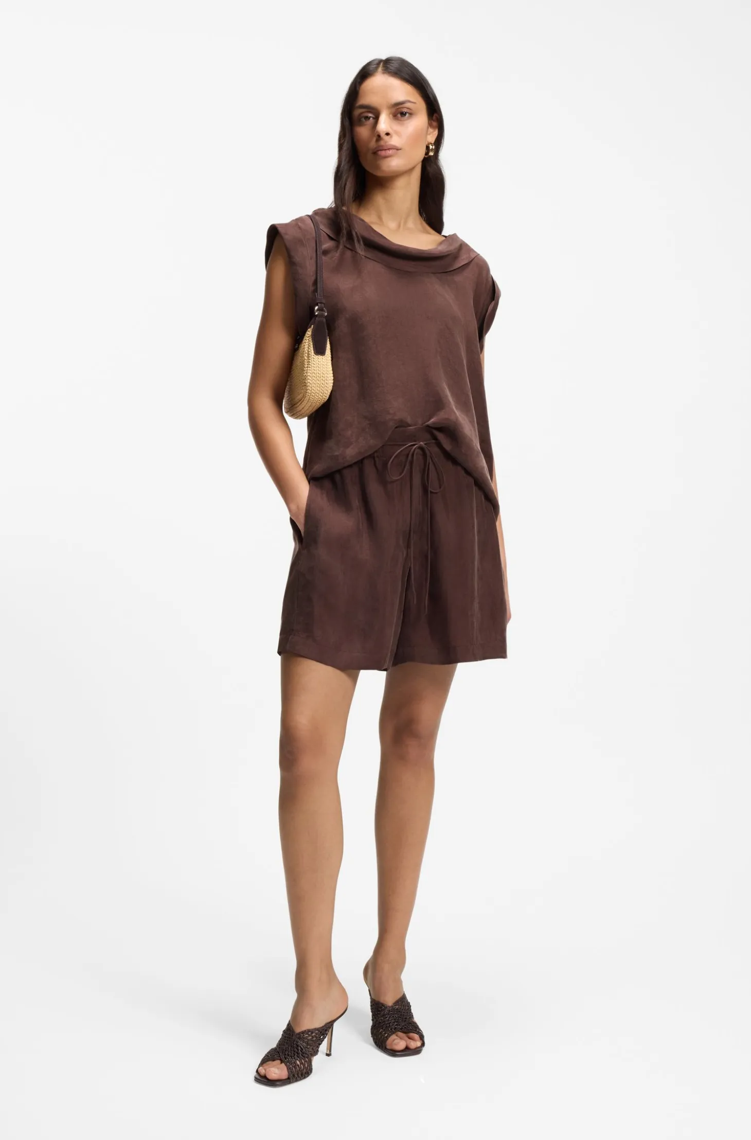 Regular-fit shorts in canvas with drawstring waist