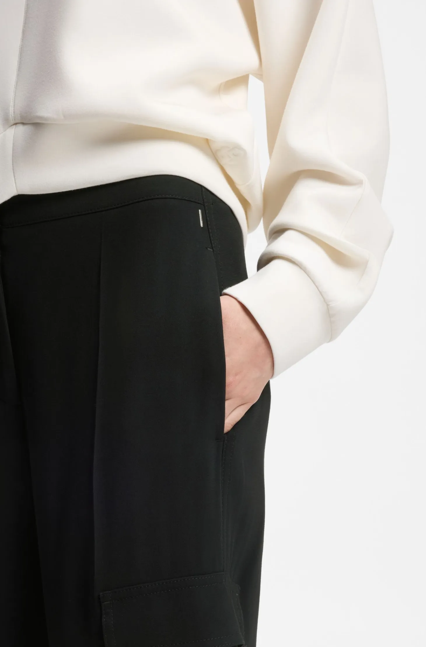 Regular-fit trousers in crepe with cargo pockets