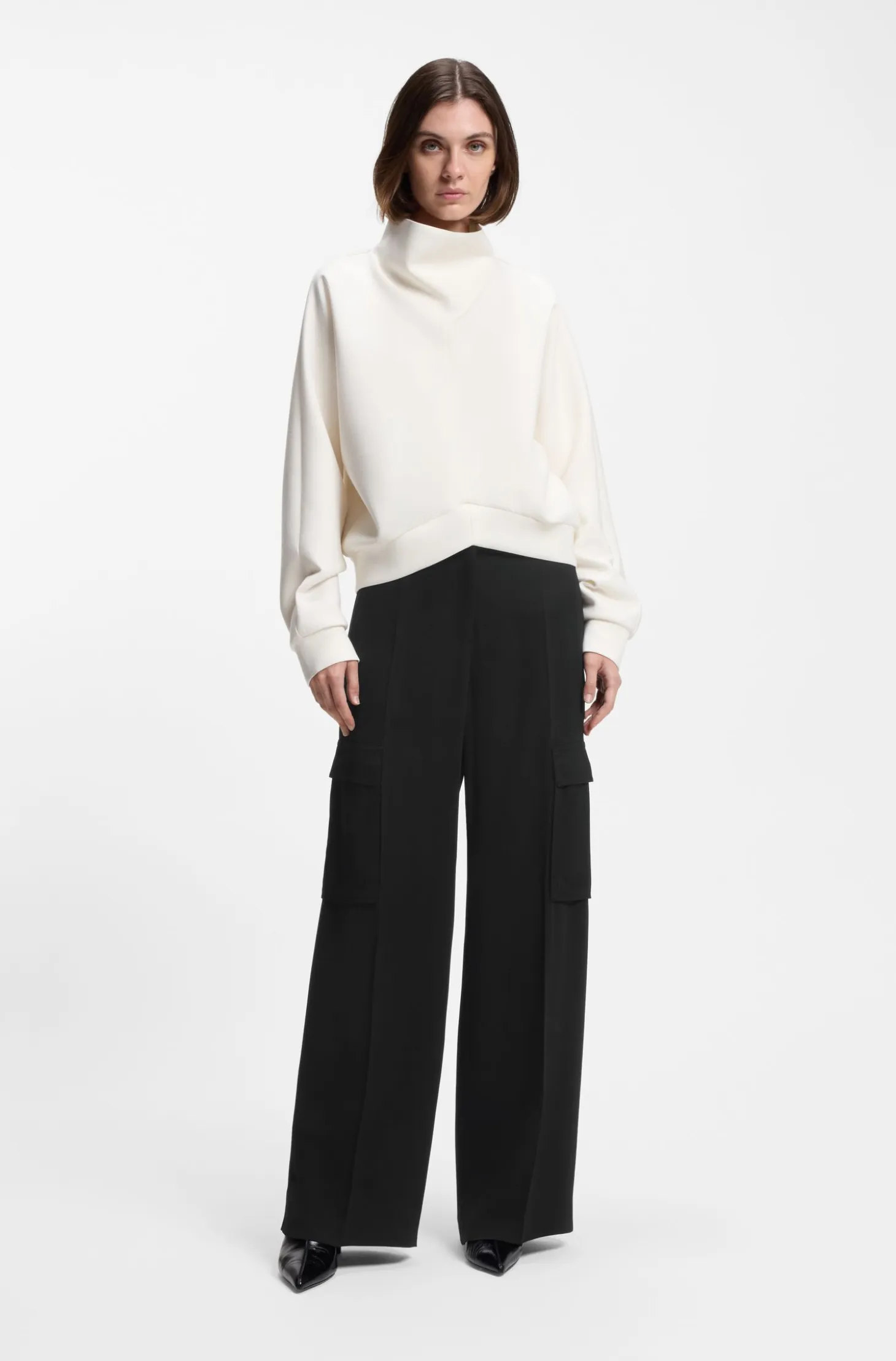 Regular-fit trousers in crepe with cargo pockets