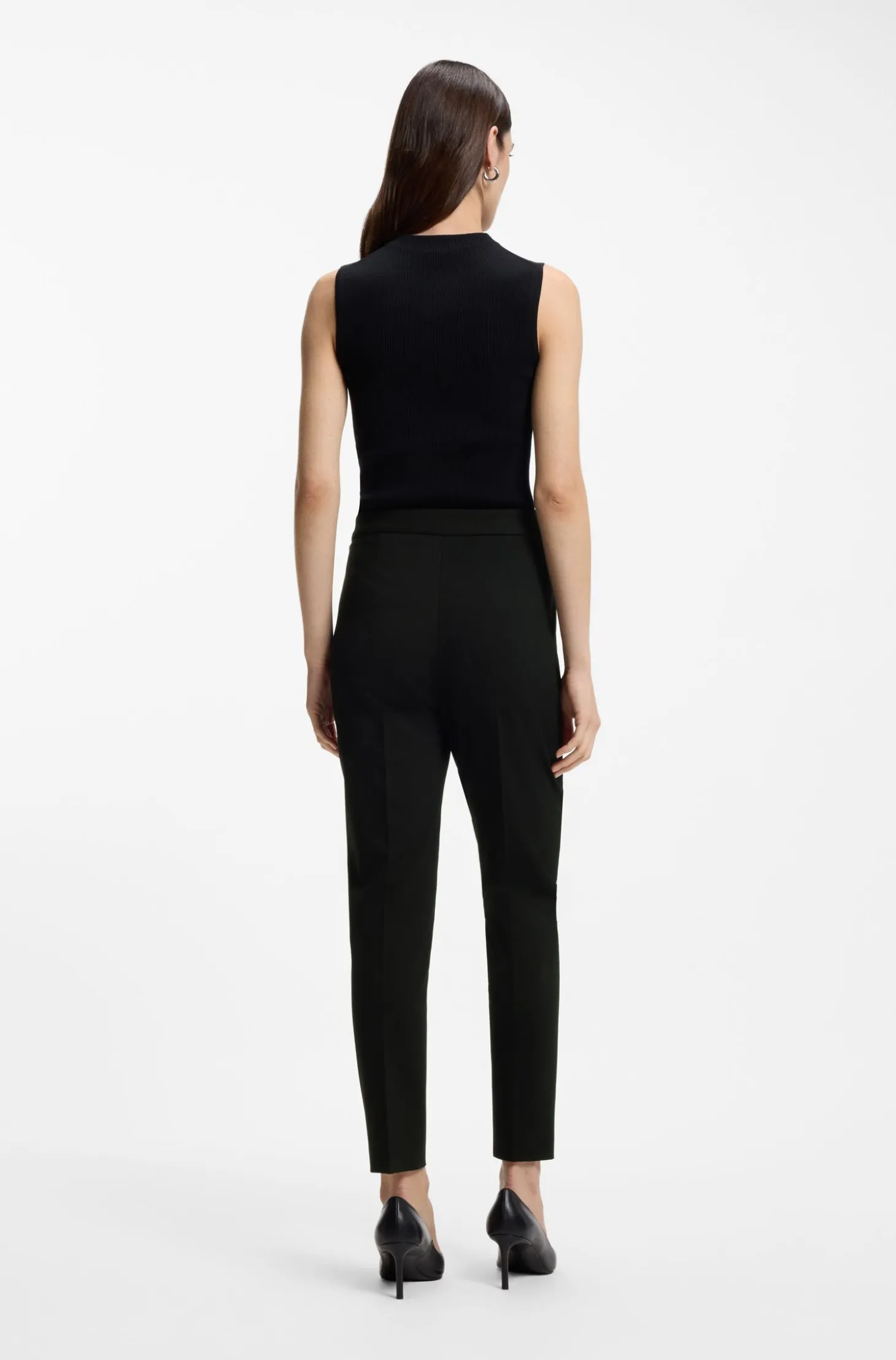 Regular-fit trousers in stretch fabric with tapered leg