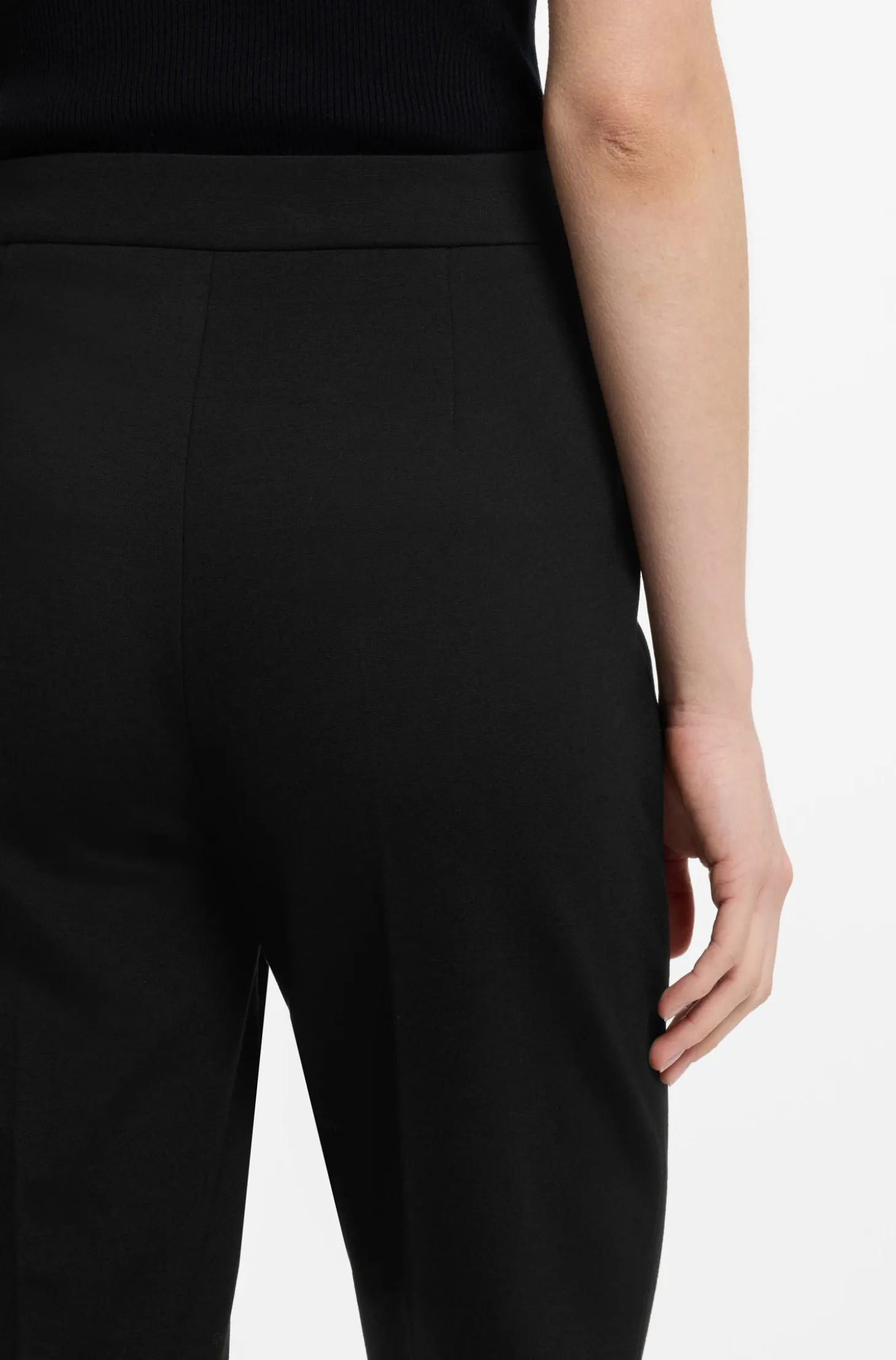 Regular-fit trousers in stretch fabric with tapered leg