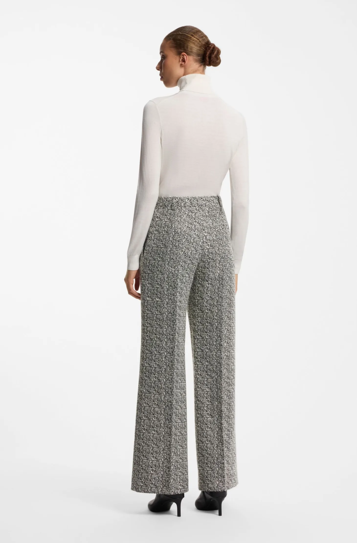 Regular-fit trousers in stretch herringbone fabric