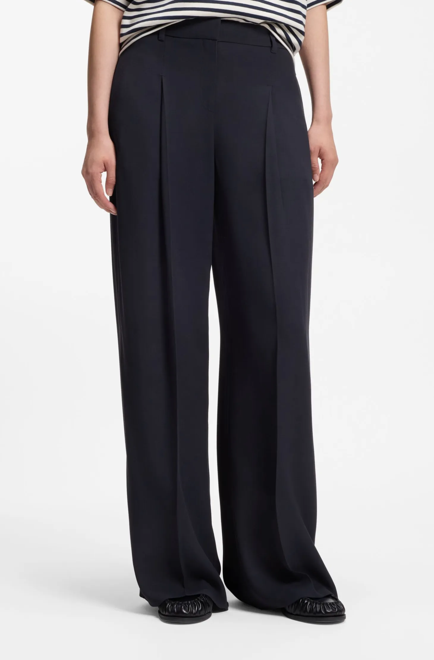 Regular-fit trousers with an extra-long leg