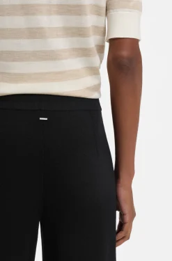 Regular-fit trousers with knitted darts