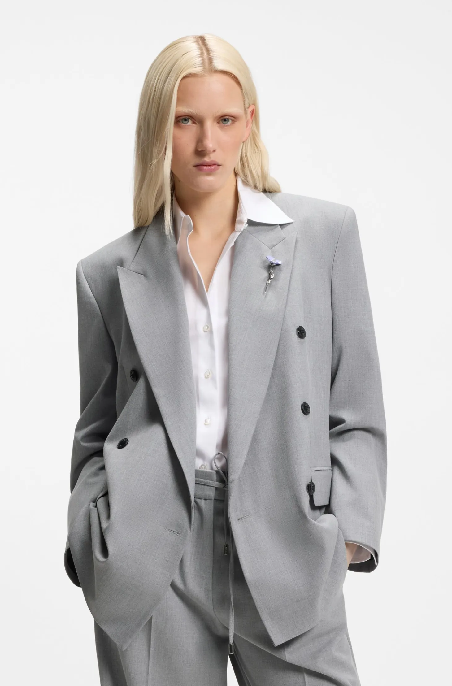 Relaxed-fit blazer with enamel flower brooch