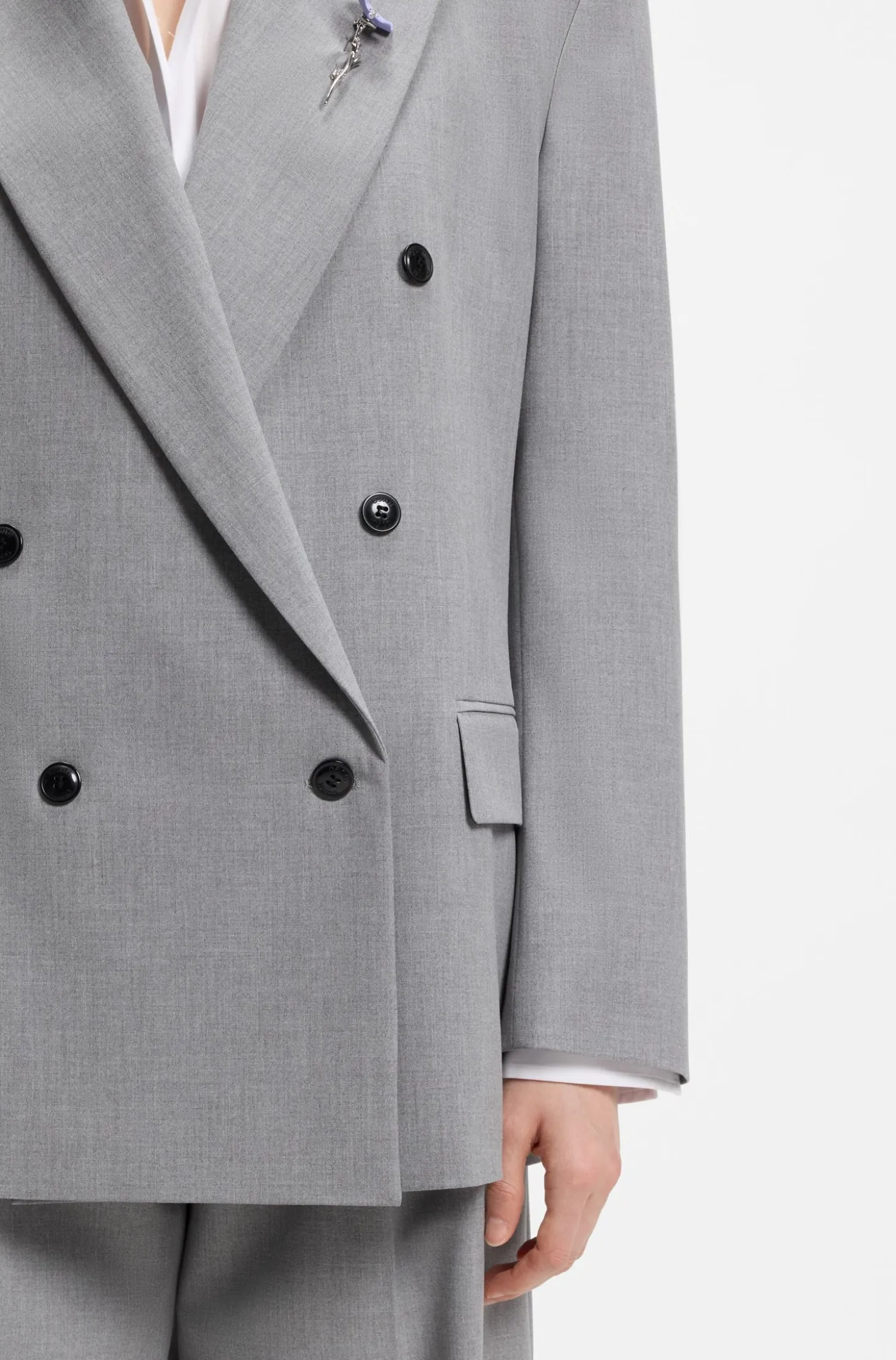 Relaxed-fit blazer with enamel flower brooch
