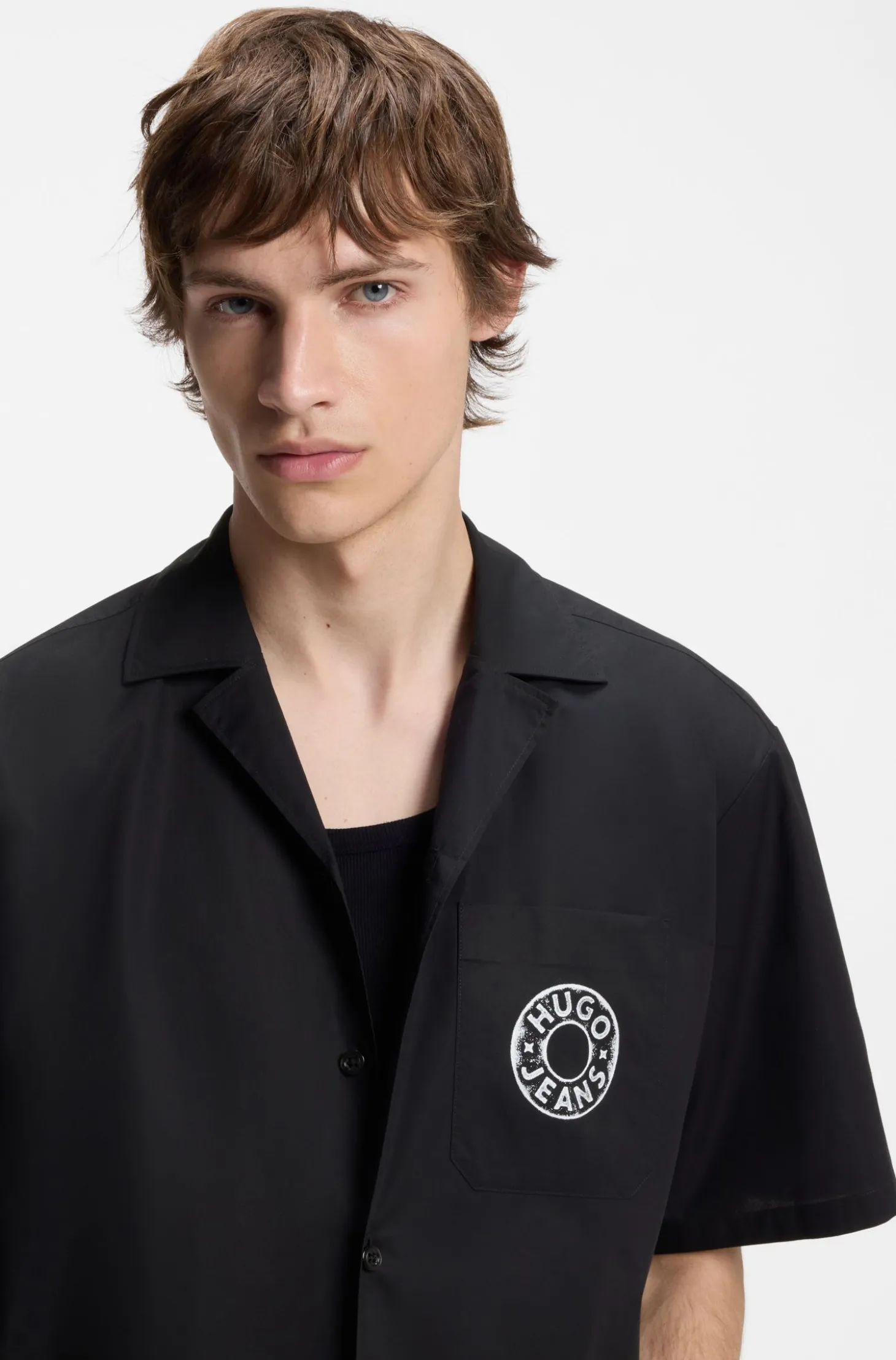 Relaxed-fit shirt with chest print and reverse lapels