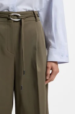 Relaxed-fit shorts with buckled belt