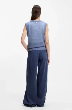 Relaxed-fit top with loose knitted structure