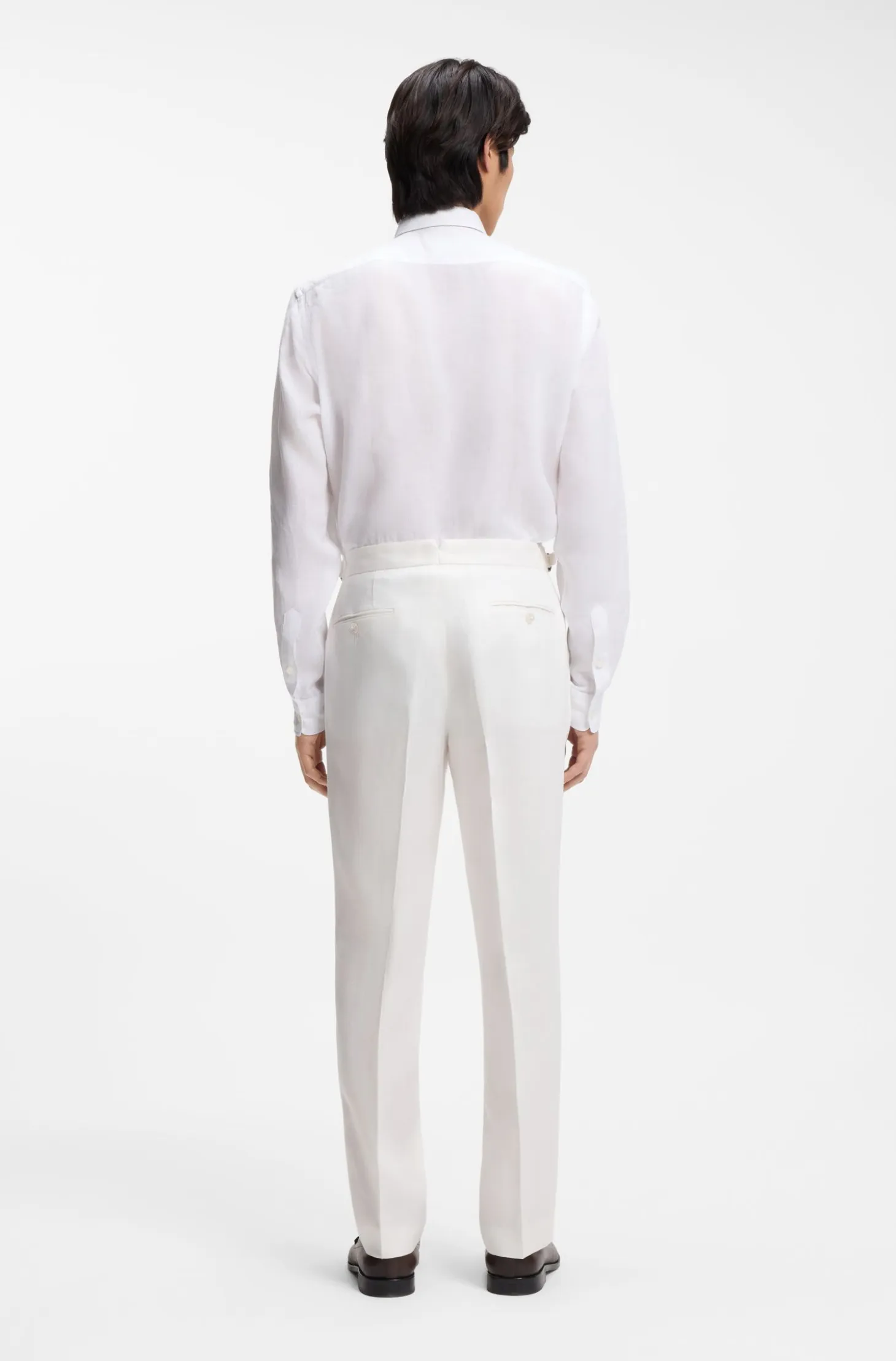 Relaxed-fit trousers in linen with front pleats