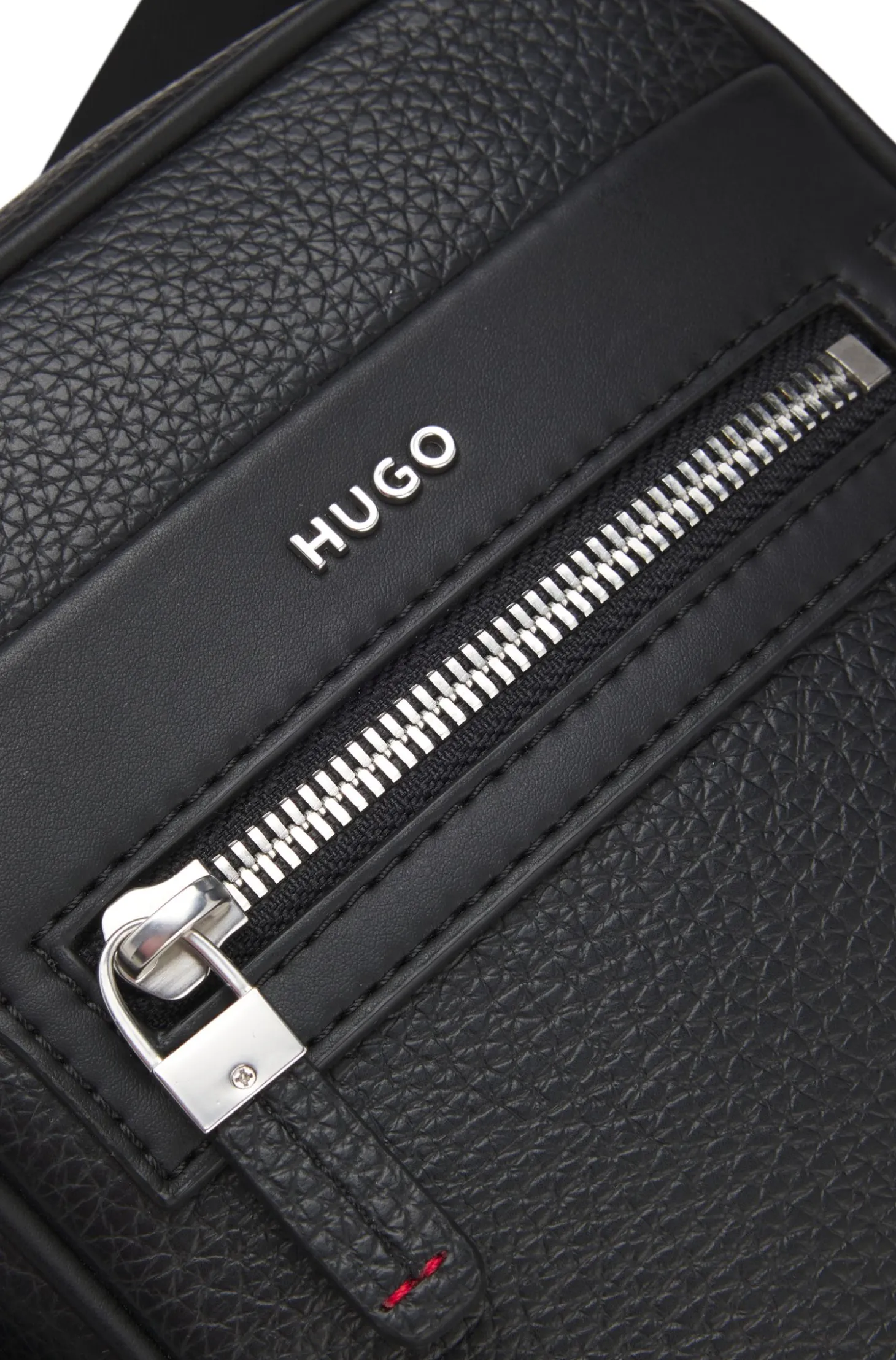 Reporter bag with hardware trims