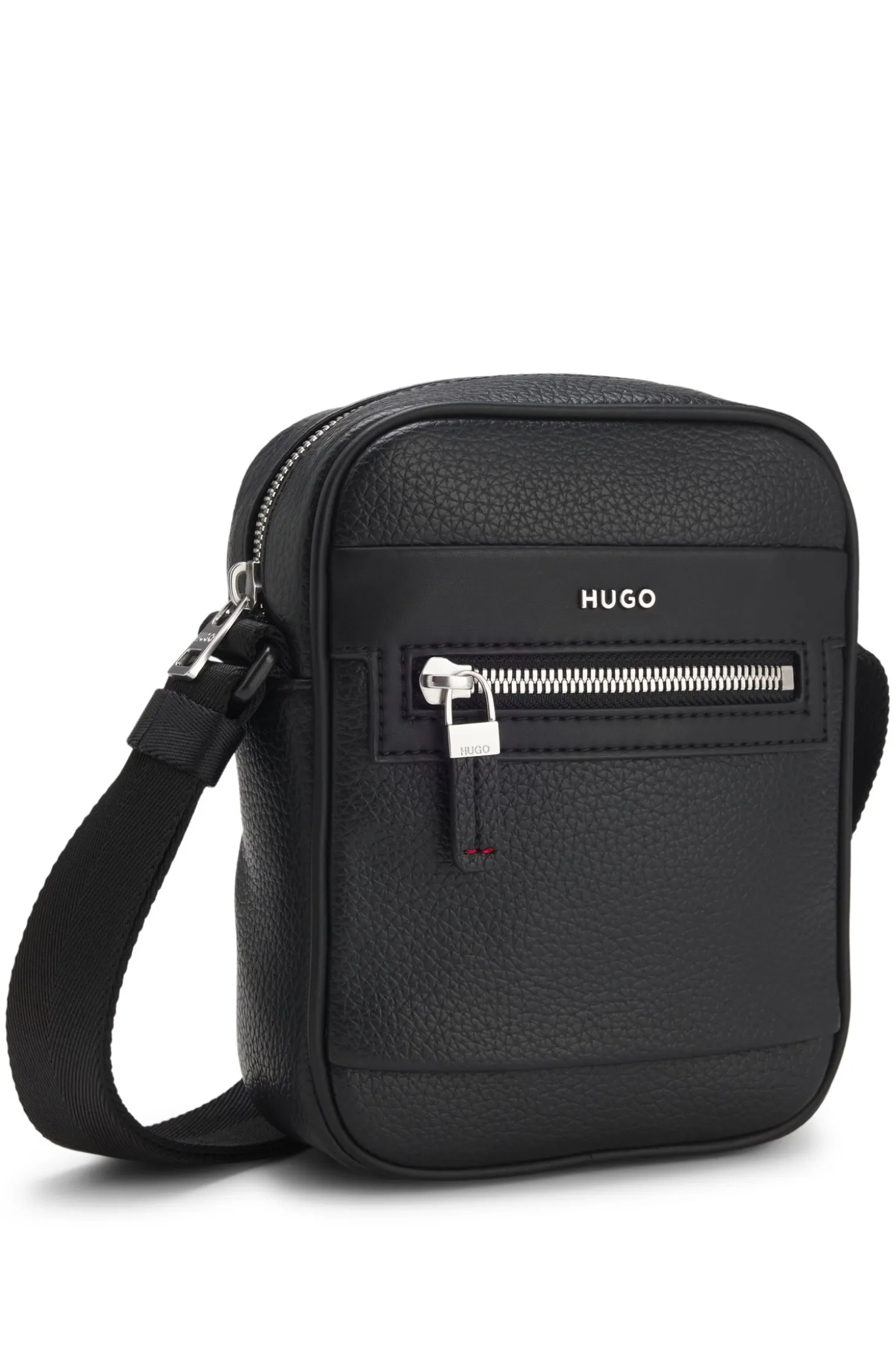 Reporter bag with hardware trims
