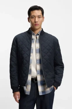 Reversible water-repellent jacket with quilting