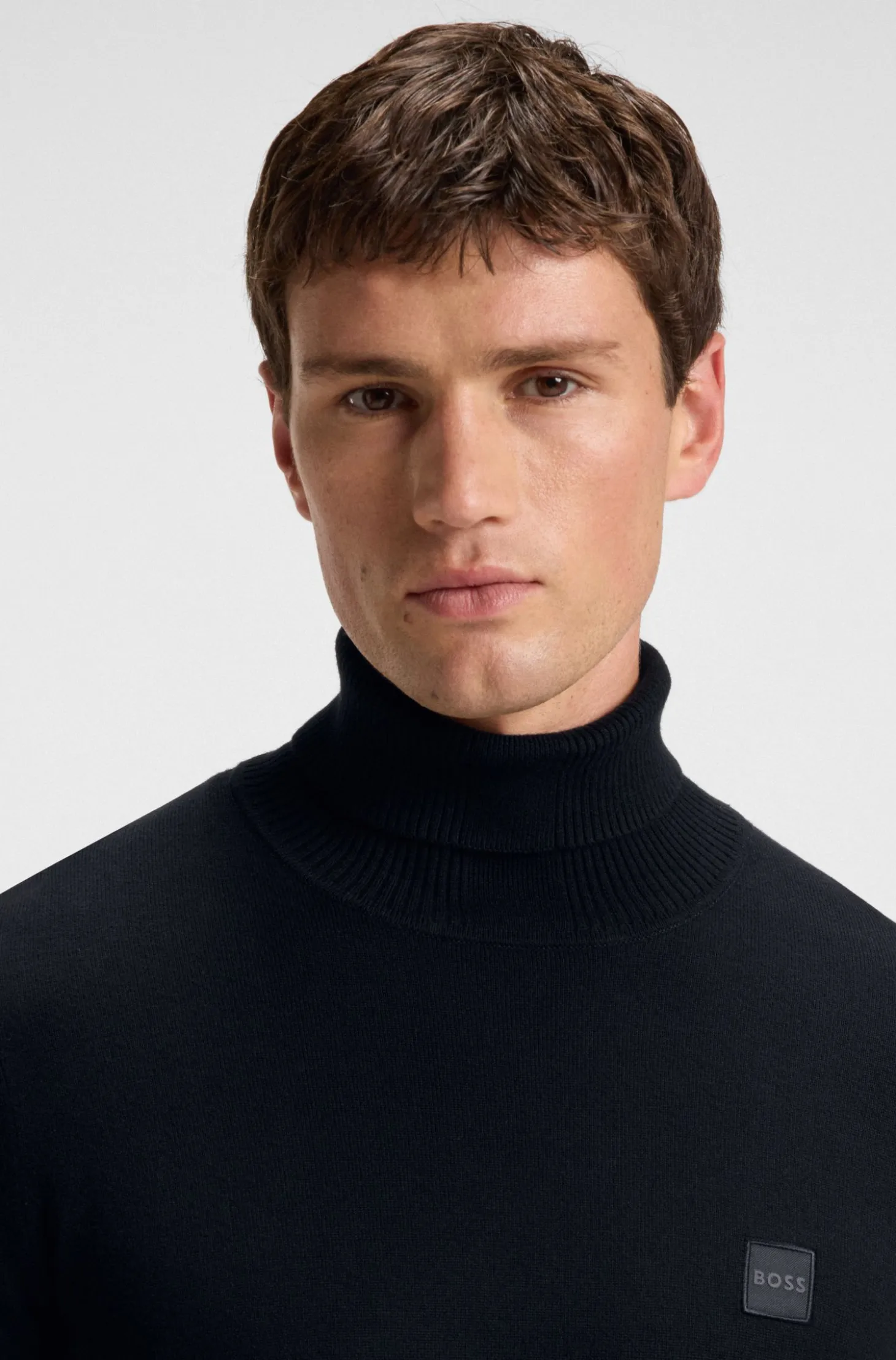 Rollneck sweater in cotton and cashmere with logo patch