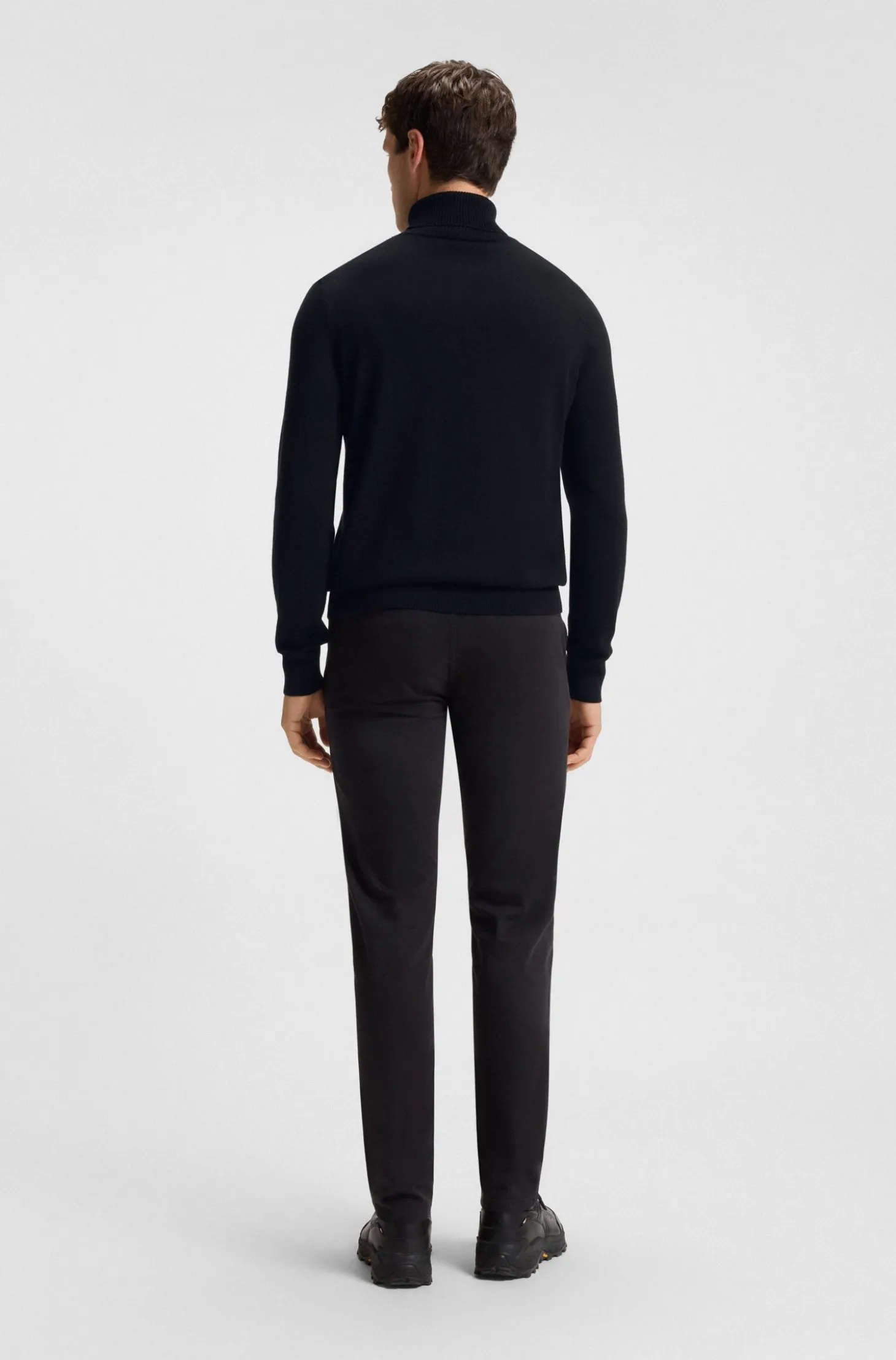 Rollneck sweater in cotton and cashmere with logo patch