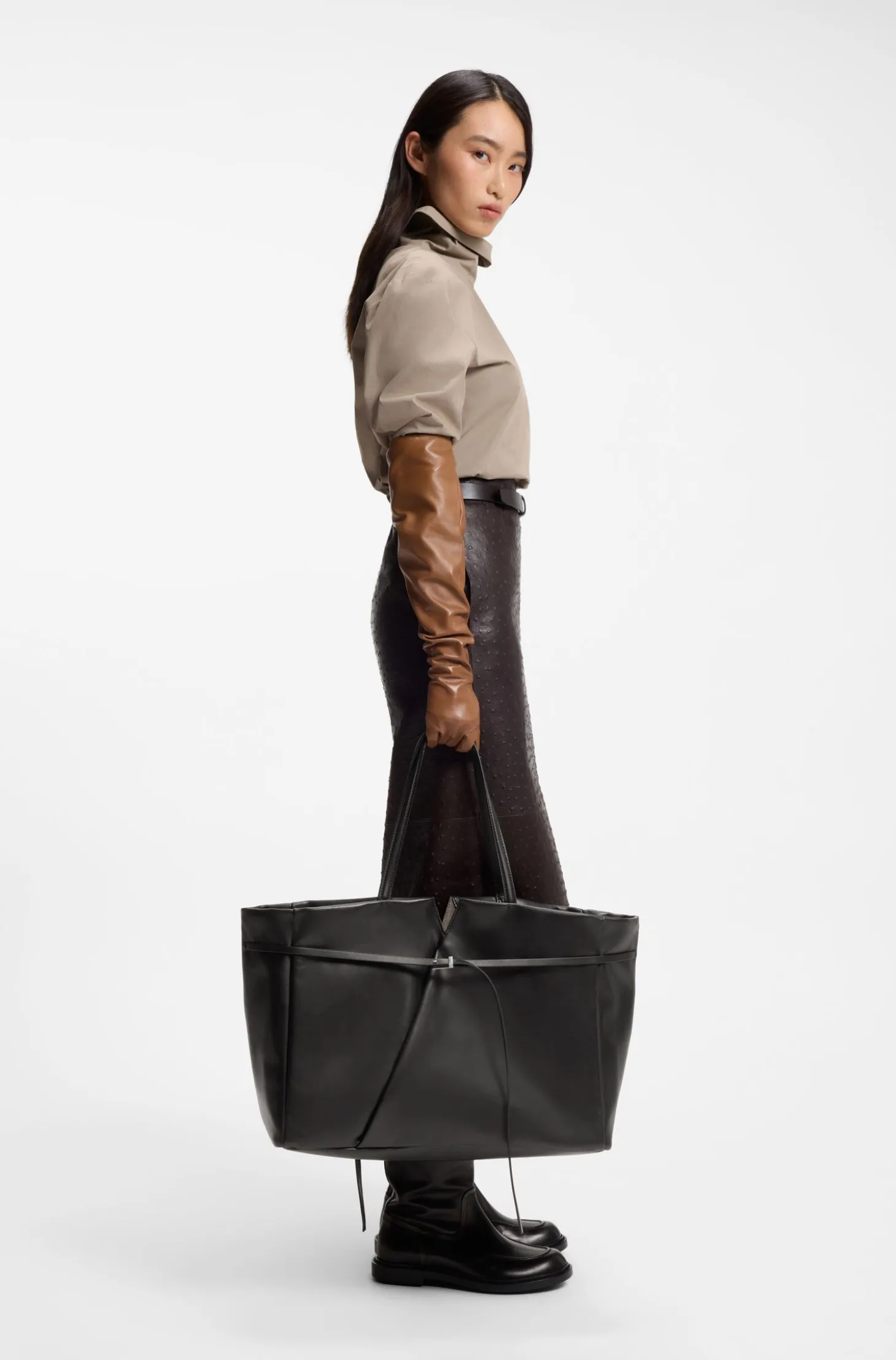 Runway BOSS Revers tote bag in leather