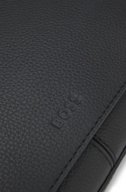 Shoulder bag in grained leather with logo plate