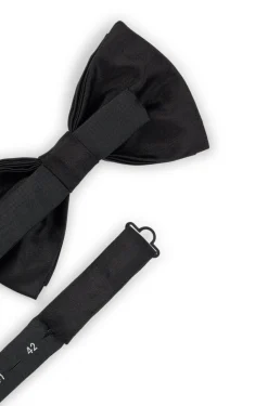 Silk bow tie and cummerbund gift set
