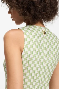 Sleeveless dress with geometric print