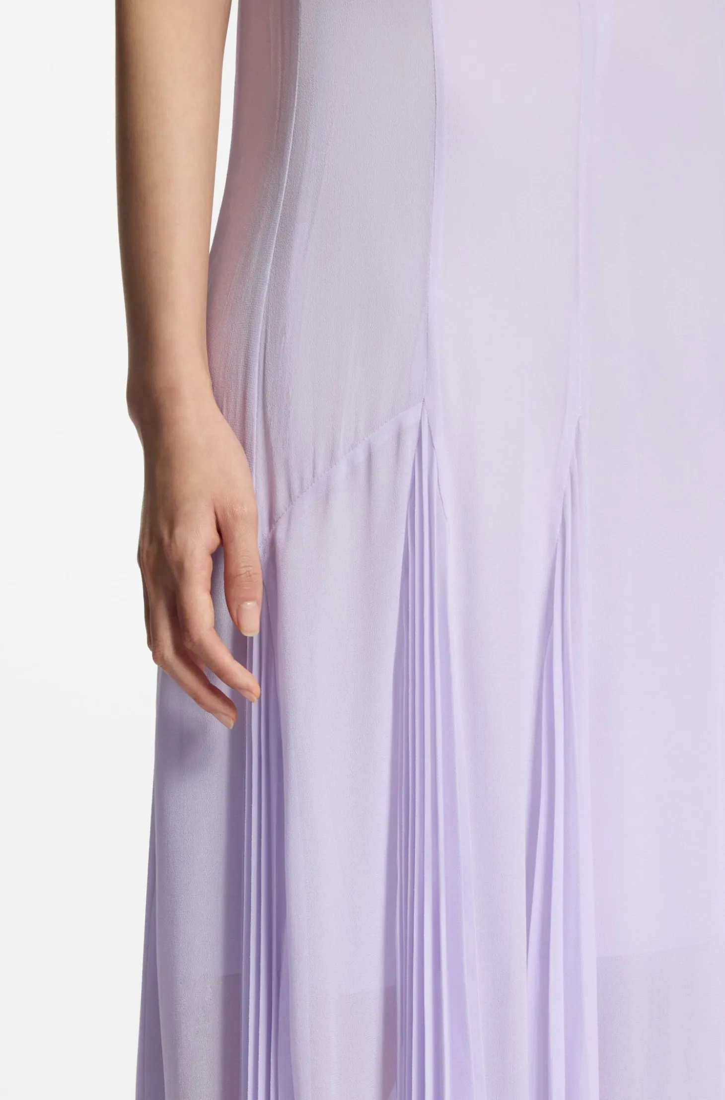 Sleeveless dress with plissé skirt inserts