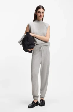 Sleeveless knitted top in cashmere with shoulder patches