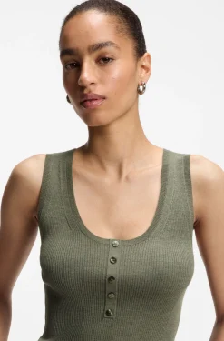 Sleeveless top in rib-knit merino wool